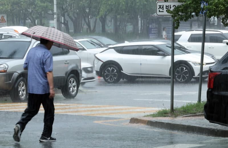 충남 곳곳 강풍·낙뢰 피해…아산서 70대 남성 낙뢰 추정 사고