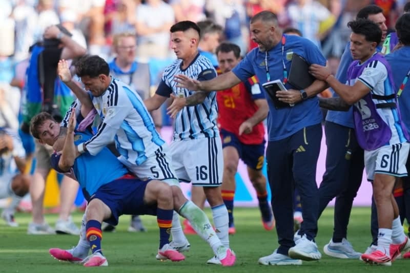 월드컵 결승 난투극 아르헨티나 선수단에 FIFA 중징계 철퇴