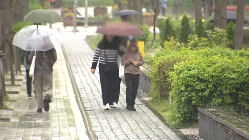주말 전국 비와 소나기…돌풍·천둥 동반한 무더위 계속