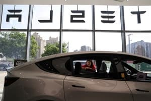 사고 시 문 안 열리는 테슬라, 중국서 298만 대 대규모 리콜