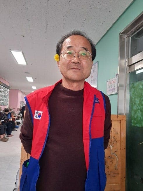 평생 제자 사랑 실천한 고 김종필 교사, 유족이 1600만원 기탁
