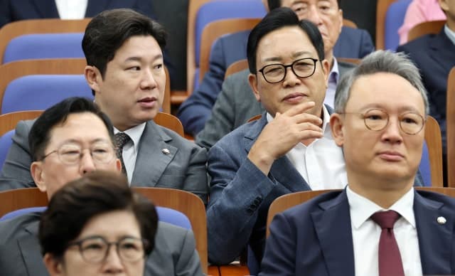 국민의힘, 당협 재선출·징계 갈등 격화