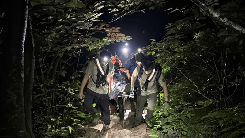 설악산 출입 금지구역서 발목 다친 40대, 악천후 속 8시간 만에 구조