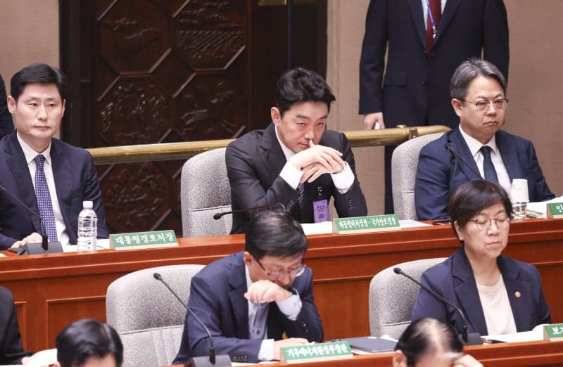 미래대응기금 쌈짓돈 논란과 특활비 공방… 예결위서 여야 격돌