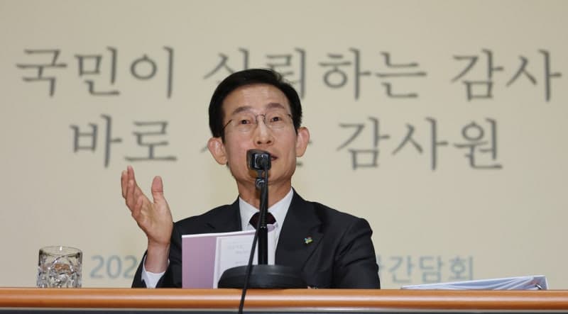 김호철 감사원장, 차관들과 조찬… "열심히 일한 공무원 처벌받지 않도록"