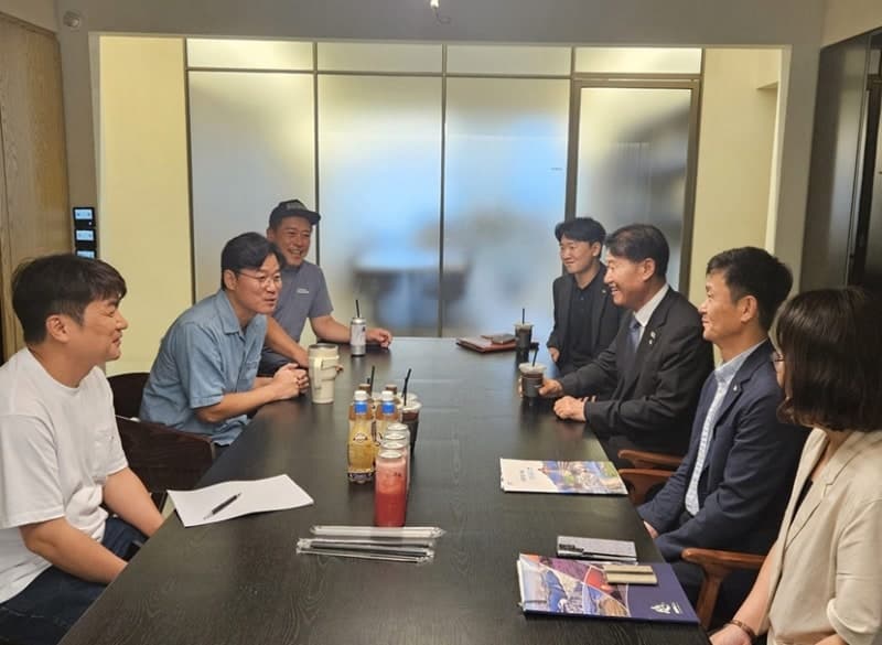 나영석 PD, 강원 고성군 홍보대사 위촉…지역 콘텐츠 활성화 기대