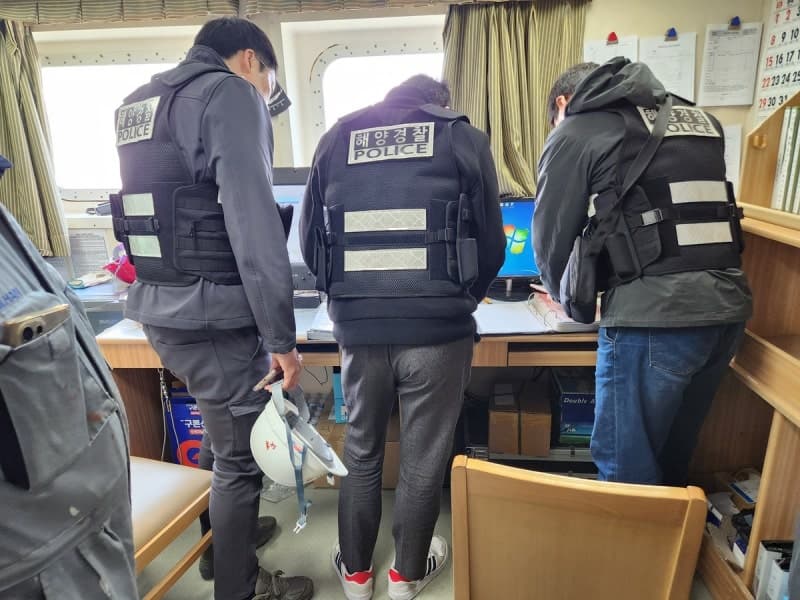 부산항 ‘뒷기름’ 유통 이권 다툼 벌인 60대 구속