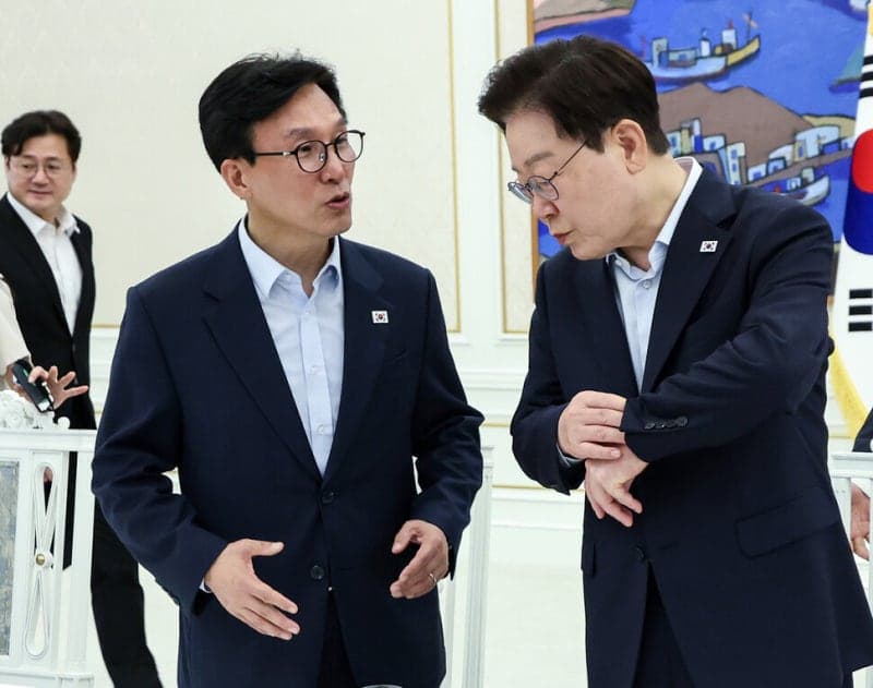 이재명 대통령, 민주당 지도부와 만찬… "당정청 하나 되어 전력질주"