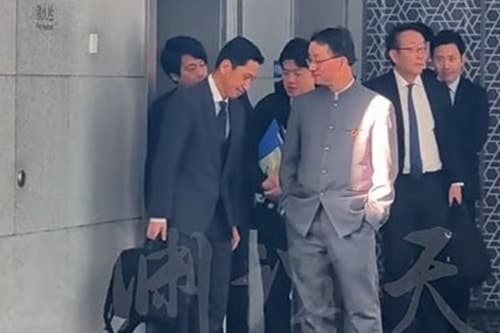 일본 외교관 앞 '주머니 손' 논란 류진쑹, 주호주 중국대사 부임