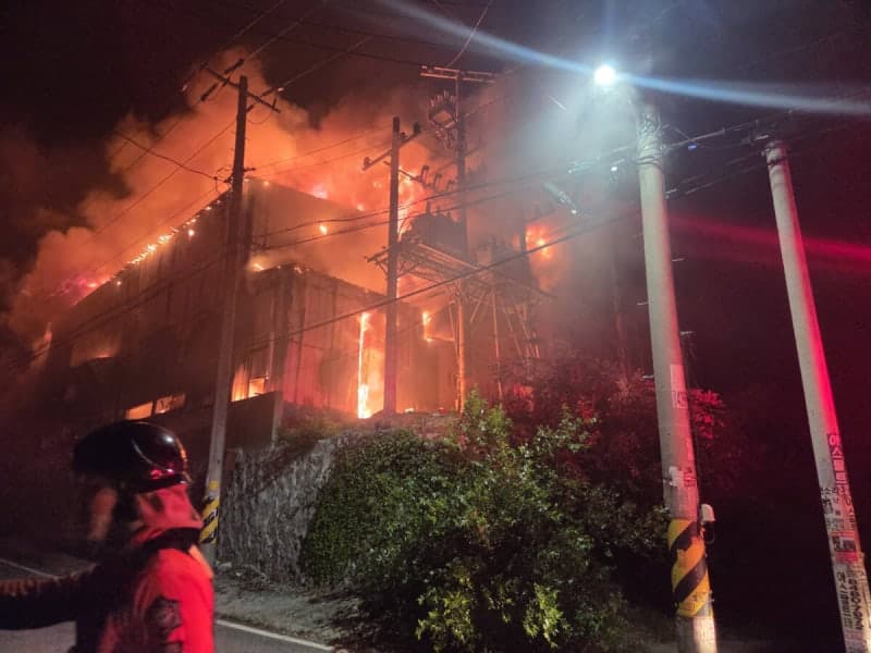 포천 섬유 원단 제조 공장서 화재 발생…7시간 15분 만에 진화 완료