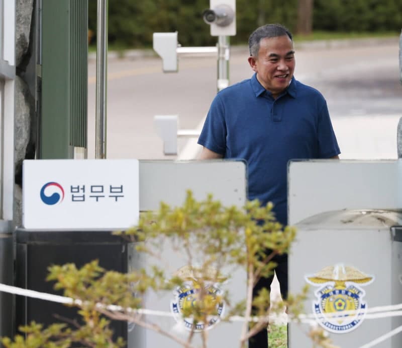 ‘윤 여론조사 무상 제공’ 명태균, 1심 구속 43일 만에 보석 석방