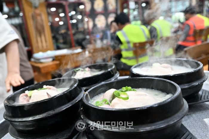 삼계탕·냉면·김밥 가격 일제히 상승…하반기 외식 물가 줄인상 지속