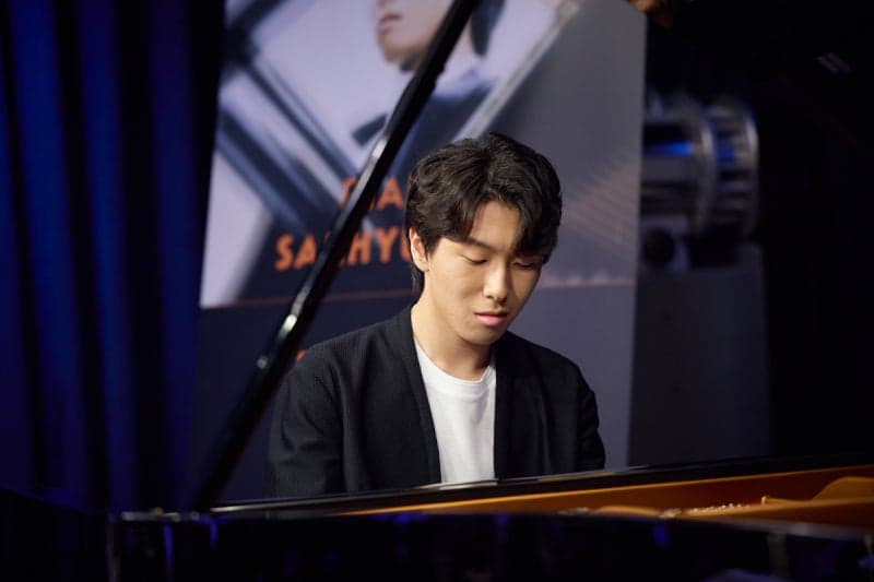 롱티보 우승 피아니스트 김세현, 데뷔 앨범 발매와 정명훈 협연으로 화려한 비상