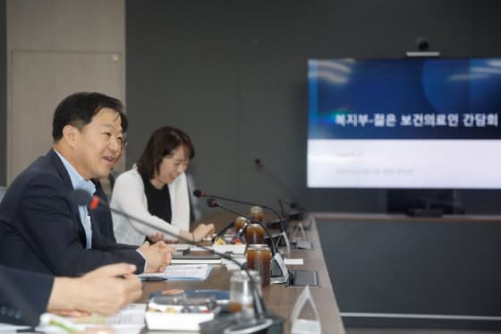 보건복지부, 청년 보건의료인과 첫 간담회…정책 참여 확대 논의