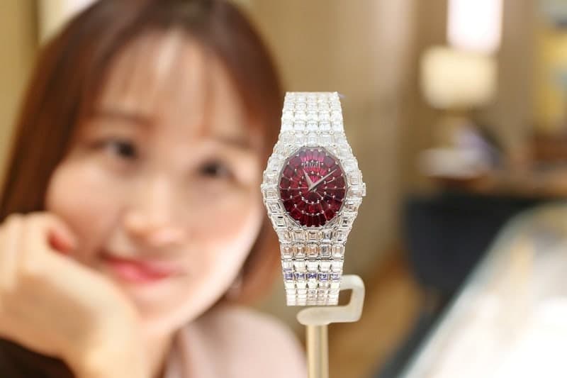31억 원 피아제 '아우라' 국내 첫선…갤러리아, 80억 규모 보석전 개최