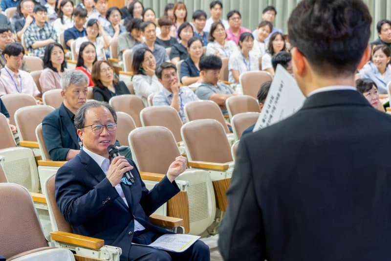 김석준 부산교육감, 직원들과 소통하며 청렴하고 존중하는 조직문화 만든다