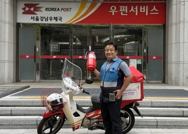 배달 중 화물차 화재 목격한 집배원, 소화기 들고 달려가 운전자 구했다