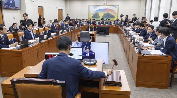 국회 정무위, 홈플러스 정상화 위한 상생협력 촉구 결의안 채택