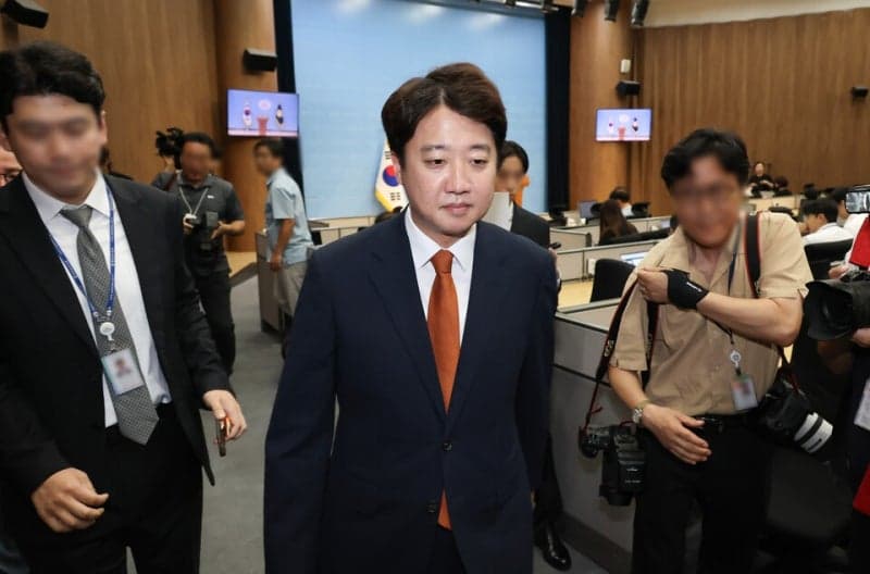 이준석 개혁신당 대표 사퇴, 지선 패배·쇄신 이견 책임