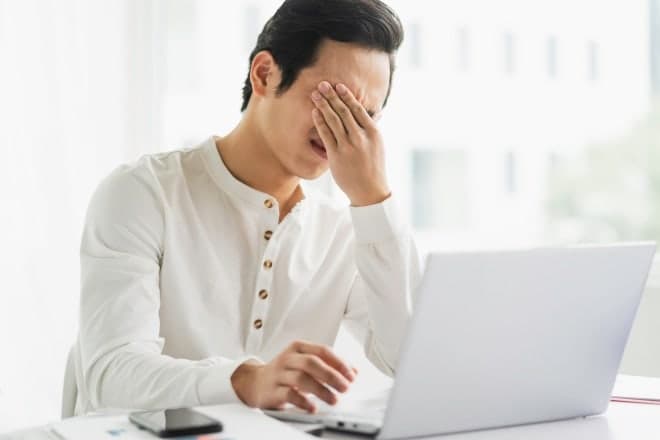 컴퓨터 안 켰잖아…출근 직후 숨진 프로그래머 산재 불인정 논란