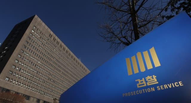 검찰, ‘전직 보좌관 뇌물수수 의혹’ 백종헌 의원실 압수수색