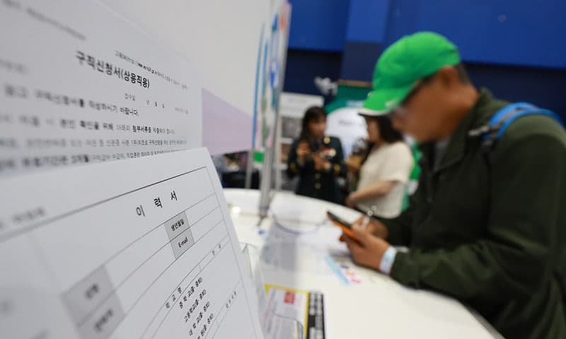 정년 60세 무색한 중장년, 40대 후반에 주된 일자리서 밀려난다
