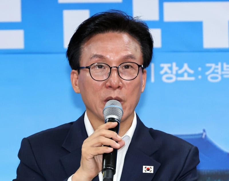 이재명 대통령, 민주당 지도부 만찬서 “다른 점 찾으면 원수의 길” 통합 강조
