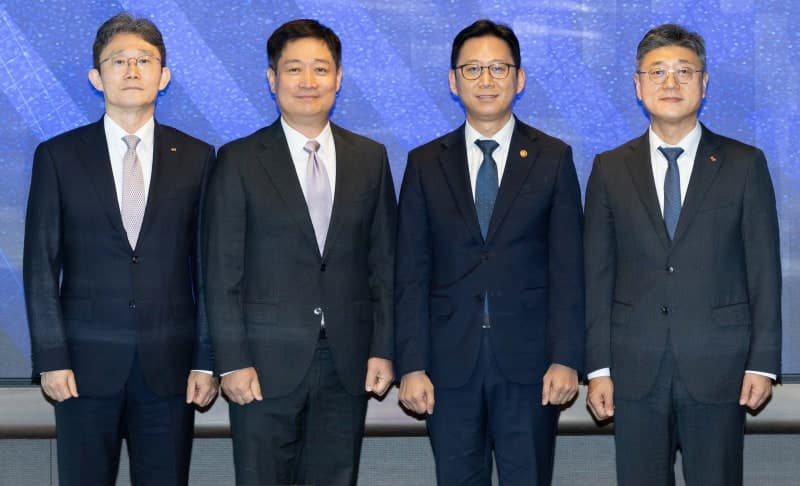 AI 시대 통신망 투자 확대…정부·통신3사 민관협의체 가동 및 연내 종합대책 마련