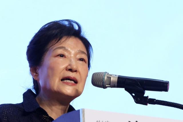 박근혜 전 대통령, 14년 만에 국민의힘 연찬회 참석해 "내부 분열은 무서운 적" 강조