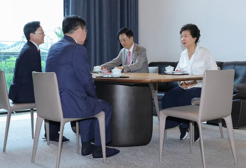 박근혜 전 대통령, 국민의힘 연찬회 참석…보수 통합 행보 나서나