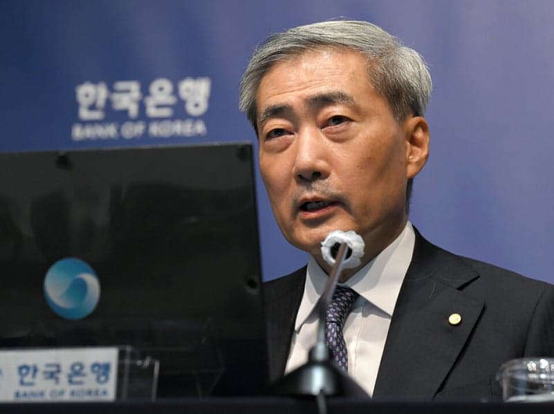 한은, 물가·성장 우려에 기준금리 3%로 두 달 연속 인상