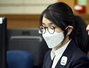 김건희 여사 항소심 첫 공판, 구치소 내 건강 악화 증언에 방청객 눈물