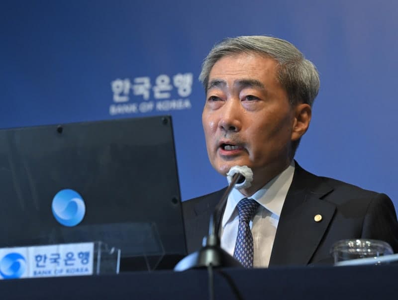 신현송 한은 총재 “호미로 막는 선제적 금리 인상…추가 인상 가능성 열어둬”