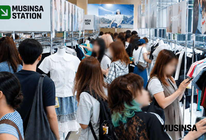 무신사, 일본서 통했다…글로벌 스토어 7개월 만에 작년 거래액 돌파