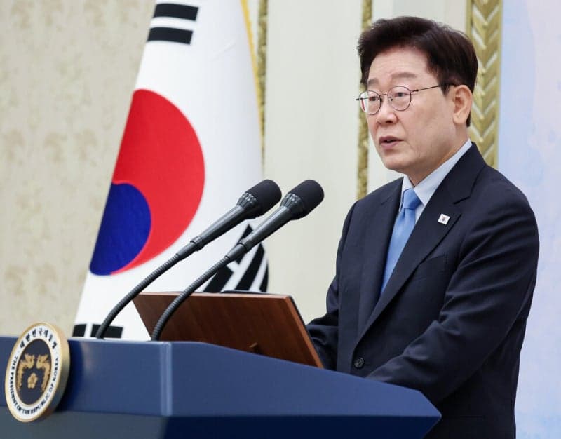 이 대통령 "수도권 폭발·지방 소멸, 중앙-지방 원팀으로 극복"