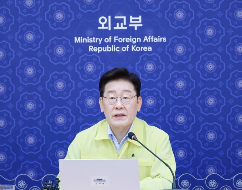 이재명 대통령 "자살자 감소는 정부의 가장 큰 성과…절반 더 줄여야"