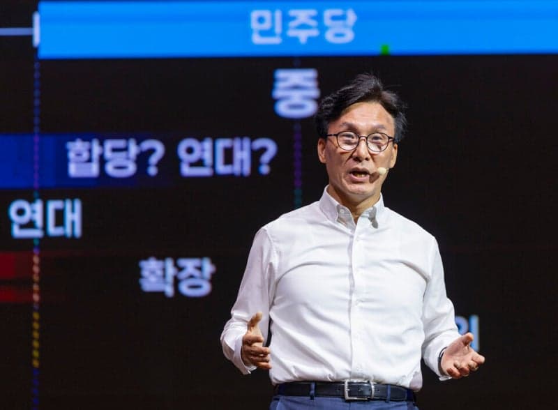 민주당 워크숍, 노선 갈등 표출…지지율 하락 속 단합 촉구