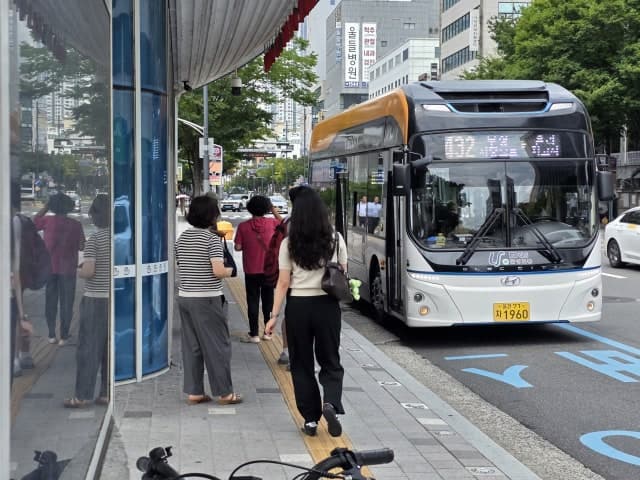 울산 시내버스 노사 임금협상 극적 타결…출근길 교통대란 피했다