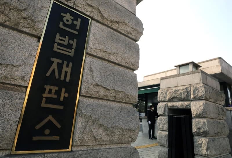 헌재 "외국인 아동도 태어난 즉시 출생등록할 권리 있다"