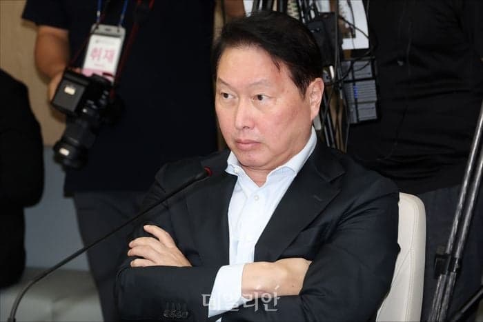 최태원 "규제 합리화 위해 AI 활용한 실험장 구축하고 산업별 성장 지원해야"