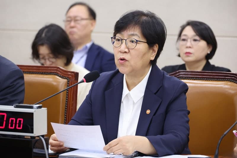 기초연금 수급자 축소 개편안 발표 돌연 취소, 정치적 부담 의식했나