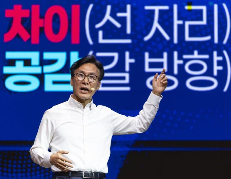 김민석·정청래, 워크숍서 정면충돌…‘중도 확장론’ 두고 당내 갈등 재점화