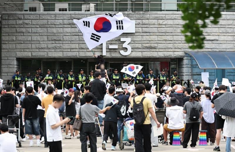 올림픽공원 3개월째 봉쇄 시위…공연 줄취소에 대관료 환불만 10억 넘어