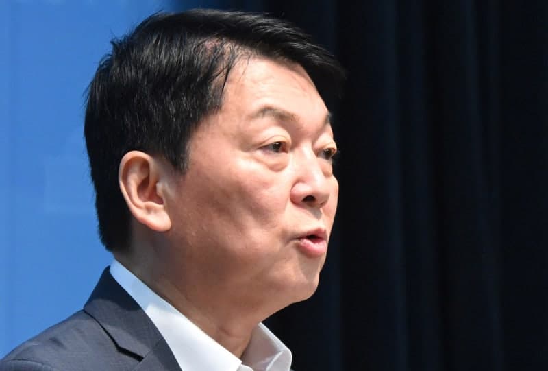 안철수 "5060 기초연금 압수하는 정부 개편안, 당장 찢어서 폐기해야"