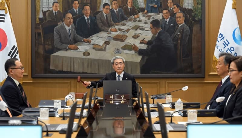 한은, 물가 선제 대응 위해 2연속 금리 인상