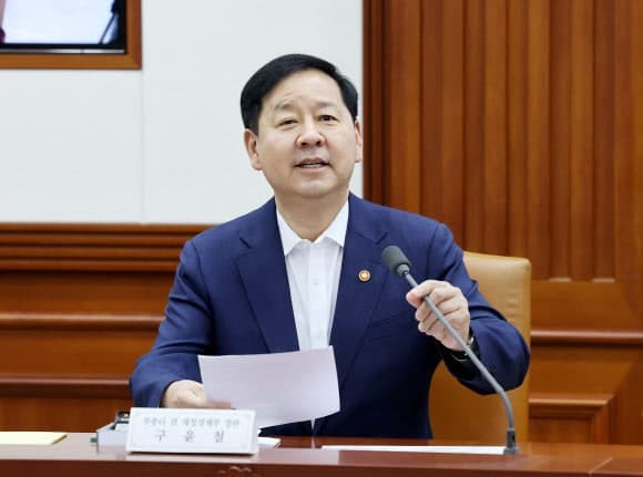 정부, 코로나 피해 소상공인 장기연체채권 최대 5.6조 채무조정 나선다