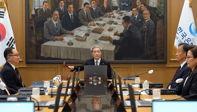 기준금리 3% 시대… 한은, 물가·집값 잡으려 '백투백' 인상 단행