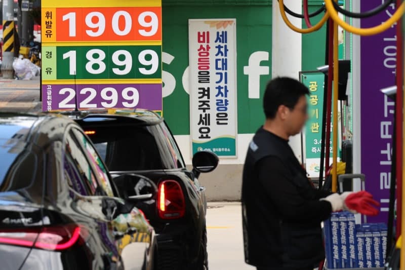 주유소 기름값 15주 연속 하락세…휘발유 L당 1861원대