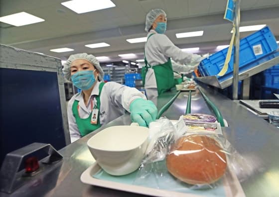 강제 퇴거 대상 외국인 기내식 제공 검토에 현장 반발 확산
