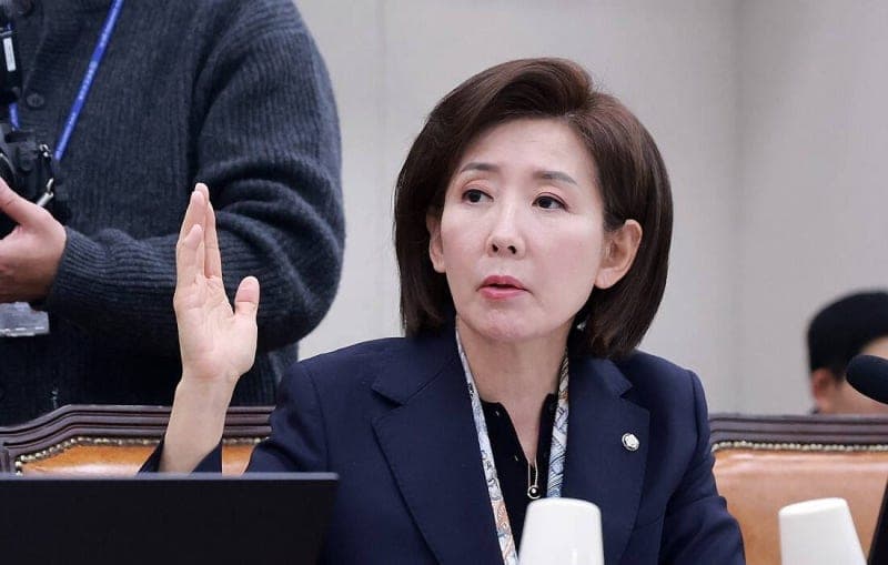 나경원 "돈줄 죄는 한은과 돈 푸는 정부, 기형적 정책 충돌"